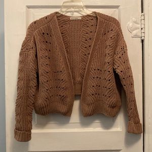 Moon & Madison Cropped Cardigan Small